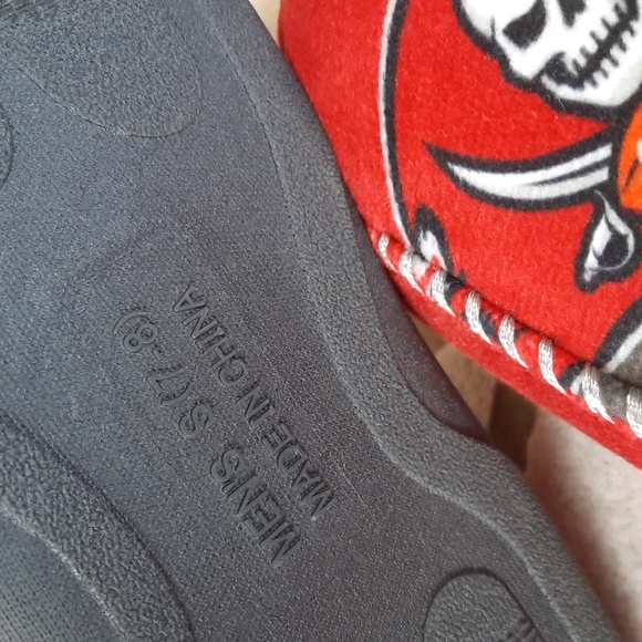 Foco Tampa Bay Buccaneers Slippers sz S(Mens 7-8) - Picture 6 of 6
